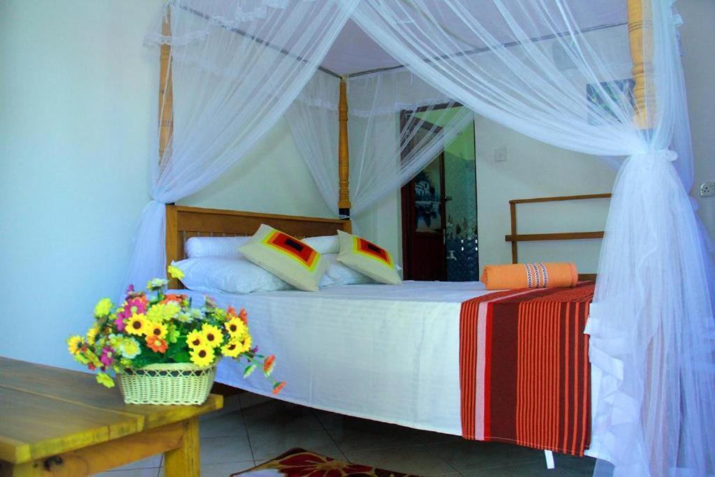 Hotel Thusitha S Nest Dikwella Esterno foto